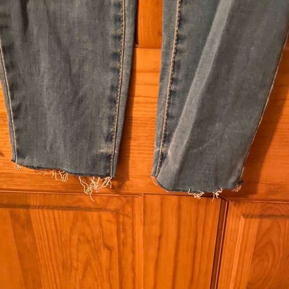 Garage Light Wash Ripped Jeans - Picture 4 of 6